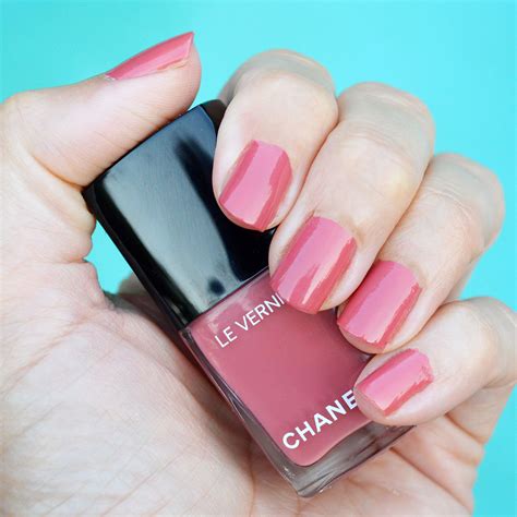 hyper rose glass chanel polish review|best Chanel nail polish reviews.